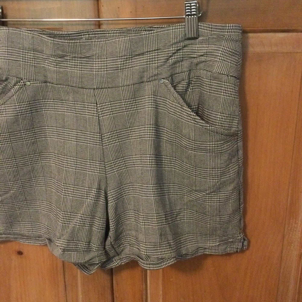 INC international concepts shorts